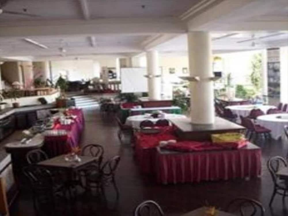 The Orient Star Resort Лумут Экстерьер фото