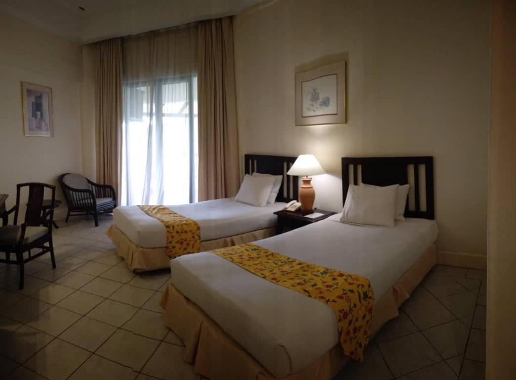 The Orient Star Resort Лумут Экстерьер фото